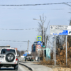 Остаётся только догадываться, куда приведёт дорога, если повернуть с шаморовской трассы направо — newsvl.ru
