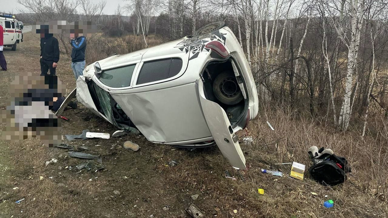 Человек погиб в результате лобового столкновения Vitz и Land Cruiser (ФОТО)