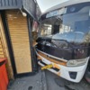 На Луговой автобус № 54 врезался в автокафе и разбил две машины — newsvl.ru