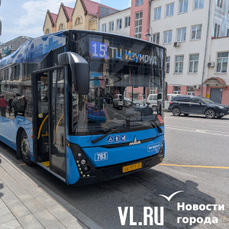 &laquo;Толкаться будем с комфортом&raquo;: новые белорусские автобусы вышли на маршруты № 15 и 77 во Владивостоке