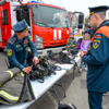 На месте были и сотрудники МЧС, как одна из тематических площадок — newsvl.ru