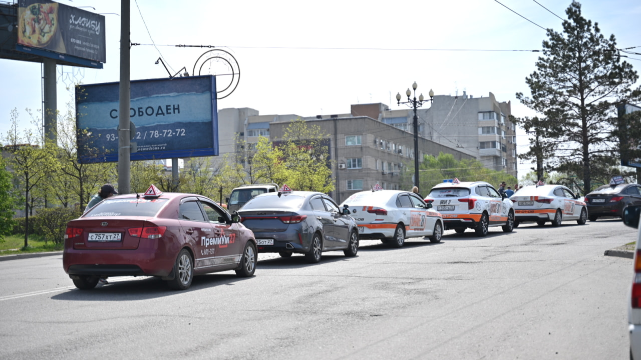 В автодром для уроков вождения превратили дорогу на Большой (ФОТО)