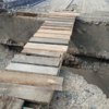 Таким маленьким деревянным мостком берёзовцы заменили разрушенный водой подъезд к мосту через Светлую — newsvl.ru