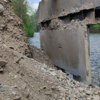 Таким маленьким деревянным мостком берёзовцы заменили разрушенный водой подъезд к мосту через Светлую — newsvl.ru