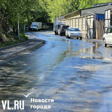 На Иртышской прорвало канализацию – по дороге растеклась река нечистот (ФОТО)
