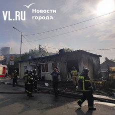 На остановке &laquo;Воронежская&raquo; на Змеинке сгорел продуктовый магазин (ОБНОВЛЕНО)