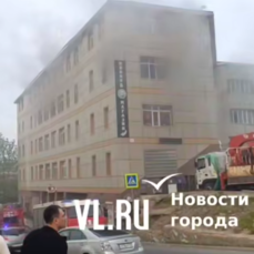 Незаконно построенный ТЦ &laquo;Приморье&raquo; загорелся на Красного Знамени (ВИДЕО; ОБНОВЛЕНО 20:08)
