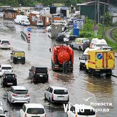 С затопленной Луговой откачивают воду (ВИДЕО)