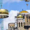 2018. На Спасо-Преображенский собор Владивостока подняли центральный купол — newsvl.ru