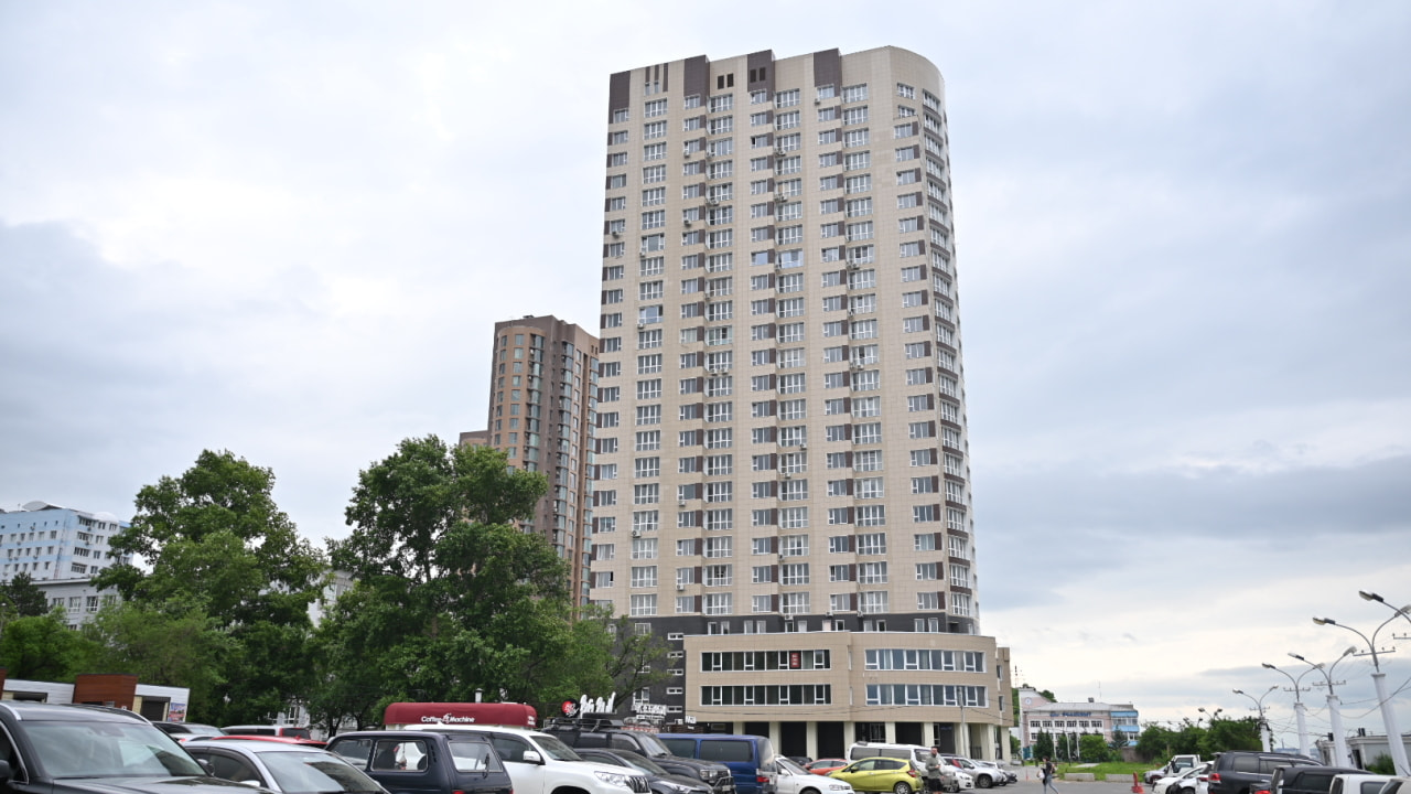 Installation of a fence around the elite skyscraper was hindered by the reconstruction of the embankment (PHOTO)