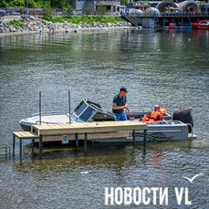 Вместо опальных катамаранов в Спортивной гавани Владивостока появился пирс с лодочкой