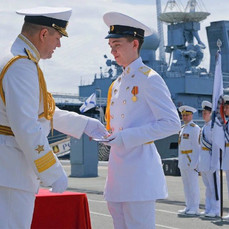 Выпускники филиала Нахимовского военно-морского училища во Владивостоке получили сегодня аттестаты об образовании