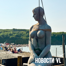 Русалка со дна Спортивной гавани переехала на пляж Ахлёстышева (ФОТО)