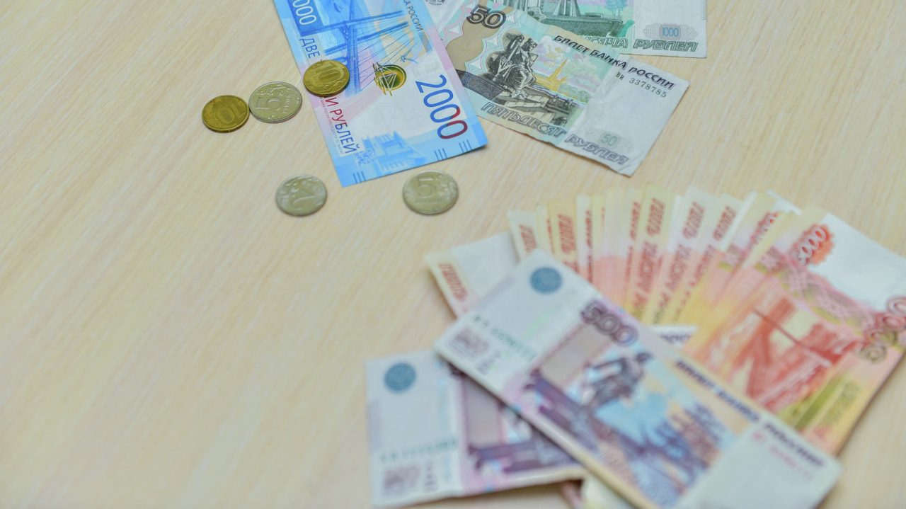 Автомобиль директора фирмы арестовали за не выплаченную сотрудникам зарплату