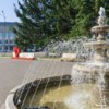 Площадь в Чугуевке. Фонтан и здание администрации округа — newsvl.ru