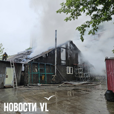 Пожар произошёл на складе на Снеговой (ФОТО; ВИДЕО)