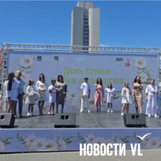 На центральной площади отмечают День семьи, любви и верности
