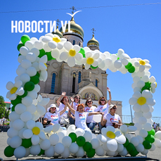 Пётр и Феврония, открытки и ромашки: День семьи отметили на центральной площади Владивостока (ФОТО; ВИДЕО)