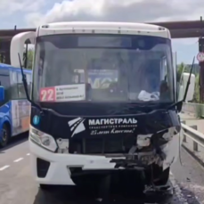 Пассажирский автобус столкнулся с легковой машиной в Артёме (ОБНОВЛЕНО 16:14)