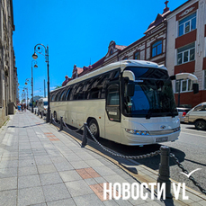 Китайским туристическим автобусам запретили кататься по Владивостоку – теперь они &laquo;разбивают лагерь&raquo; у гостиниц, а дороги загружают их местные коллеги