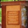 На табличке перечислили авторов проекта — newsvl.ru