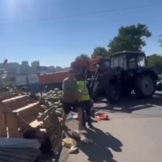 Стихийный рынок  возле &laquo;Охотного двора&raquo; на Фадеева разогнали тяжёлой техникой
