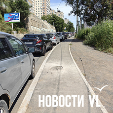 На Дальпрессе убрали столб, вокруг которого обустроили новый тротуар – обещают убрать и другие