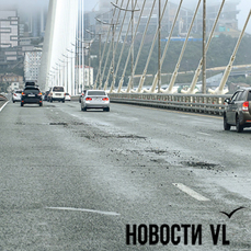 Асфальт на Золотом мосту после короткого, но сильного дождя снова &laquo;растаял&raquo; (ФОТО)
