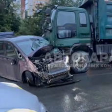 В аварии с самосвалом в Снеговой Пади насчитали 10 повреждённых автомобилей