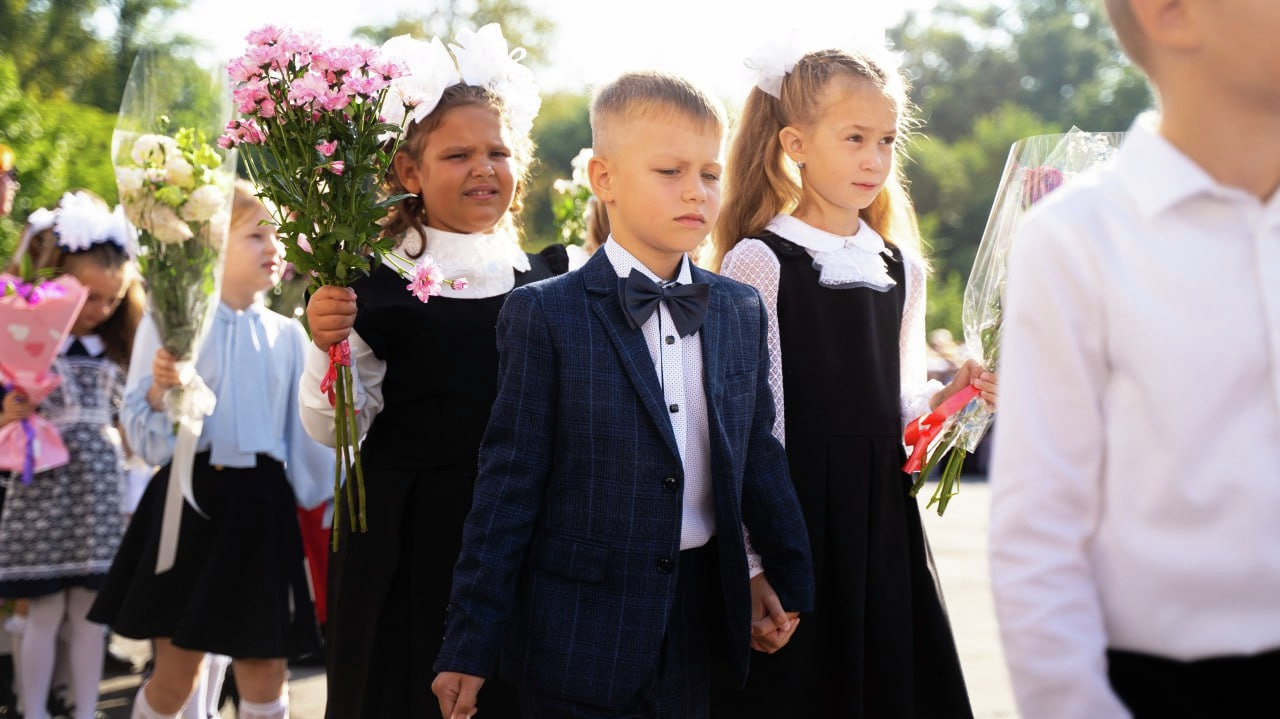 Les écoles de Khabarovsk ont tenu des assemblées pour la Journée du savoir (PHOTOS; VIDÉO)
