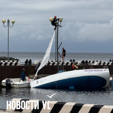 Сильный ветер в Амурском заливе опрокинул ял и добавил сложностей яхтенной регате (ФОТО; ВИДЕО)