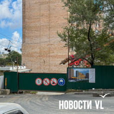 Вместо стоянки на проспекте Острякова строят 5-этажный бизнес-центр с подземной парковкой