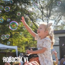 Леопардовыми костюмами, мыльными пузырями и выставкой под открытым небом отпраздновали &laquo;Золотой котябрь&raquo; в Приморье (ФОТО)