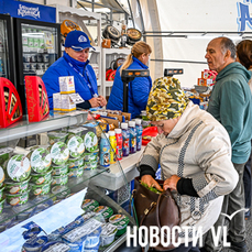 Намазка и молочные конфеты с грибами: на центральной площади Владивостока открыли торговые ряды с белорусской продукцией (ФОТО)