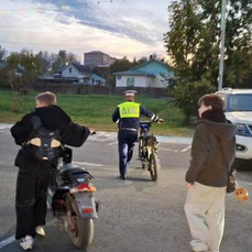 Полицейские Артёма привлекли к ответственности группу школьников на мопедах