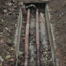 В районе Столетия устраняют повреждение на теплосетях, из-за которого местные жители жаловались на холод в квартирах