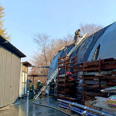 На Давыдова произошёл пожар в цехе компании Concrete jungle, благоустраивающей Владивосток (ОБНОВЛЕНО 12:30)