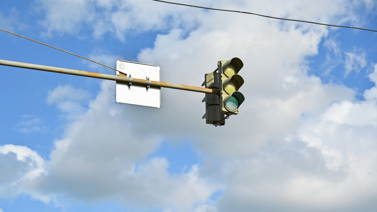 Настройку светофоров по новым технологиям тормозят отключения интернета