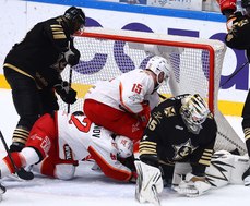 Бомбардирский рекорд Шулака и гол Сошникова принесли &laquo;Адмиралу&raquo; победу над &laquo;Автомобилистом&raquo; — 4:2