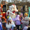 Дед Мороз предложил гостям сфотографироваться  — newsvl.ru