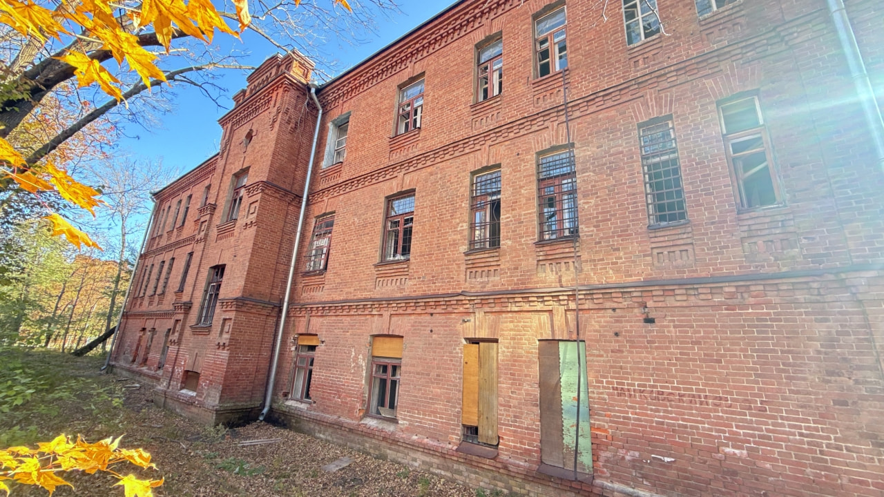 Старинную казарму продает на Базе КАФ федеральный оператор (ФОТО)