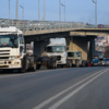 Большегрузы ждут погрузку под развязкой у Мариинского театра — newsvl.ru