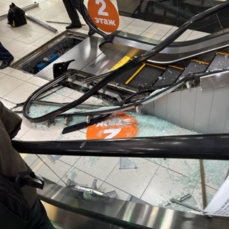 В торговом центре в Фокино девочке зажевало руку эскалатором