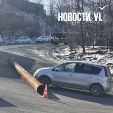 На &laquo;Тёщином языке&raquo; с грузовика упала металлическая труба, проезд затруднён (ФОТО; ВИДЕО)