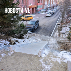Лестница без перил, куски асфальта и разбитая ливнёвка: в Снеговой Пади приступили к благоустройству после проблемного ремонта водовода