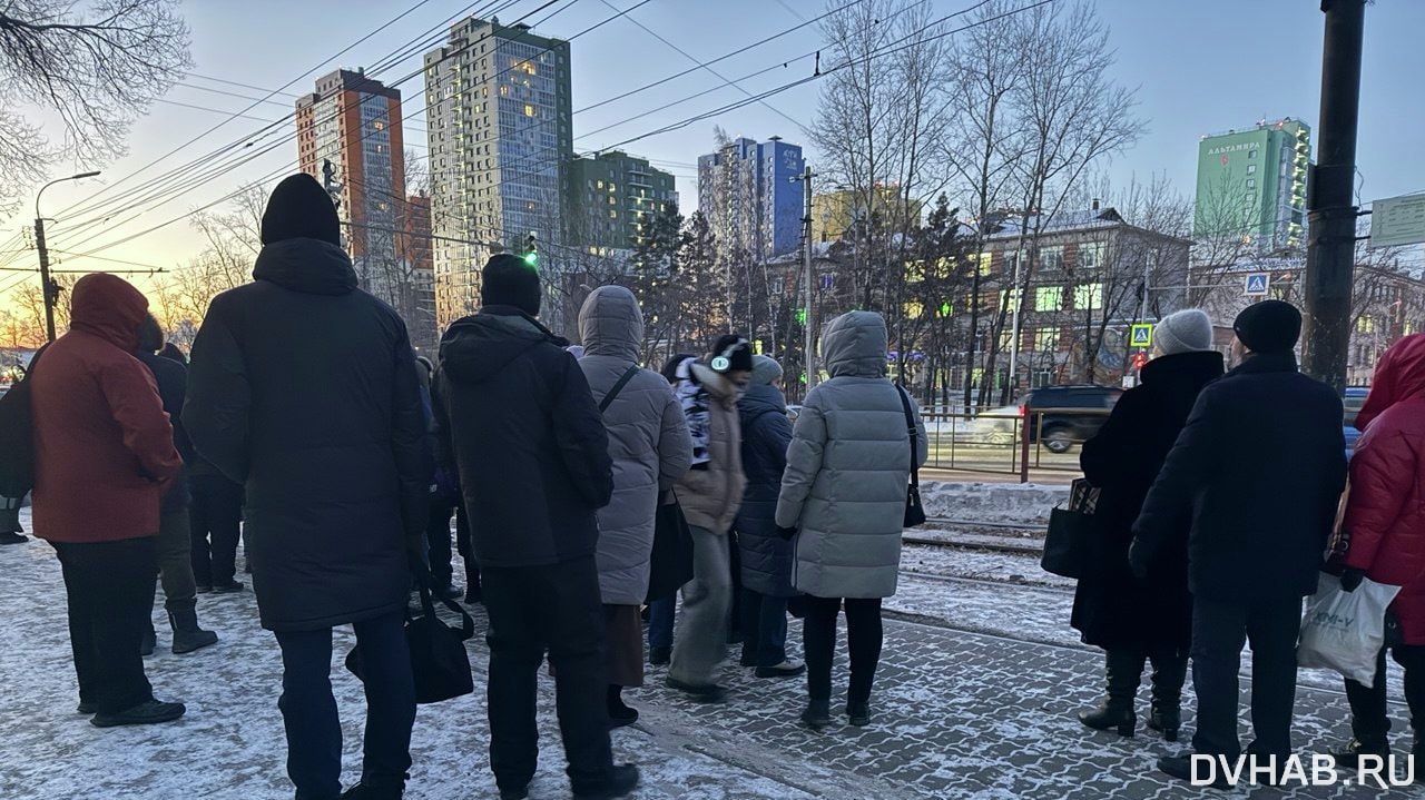 Швабра не спасла - хабаровчане лишились трамвая в час пик (ФОТО)