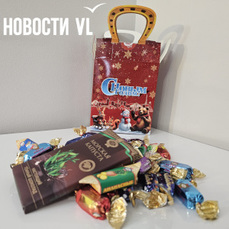 Тёмный шоколад с капустой и внушительная горсть помадных конфет: обзор губернаторского новогоднего подарка