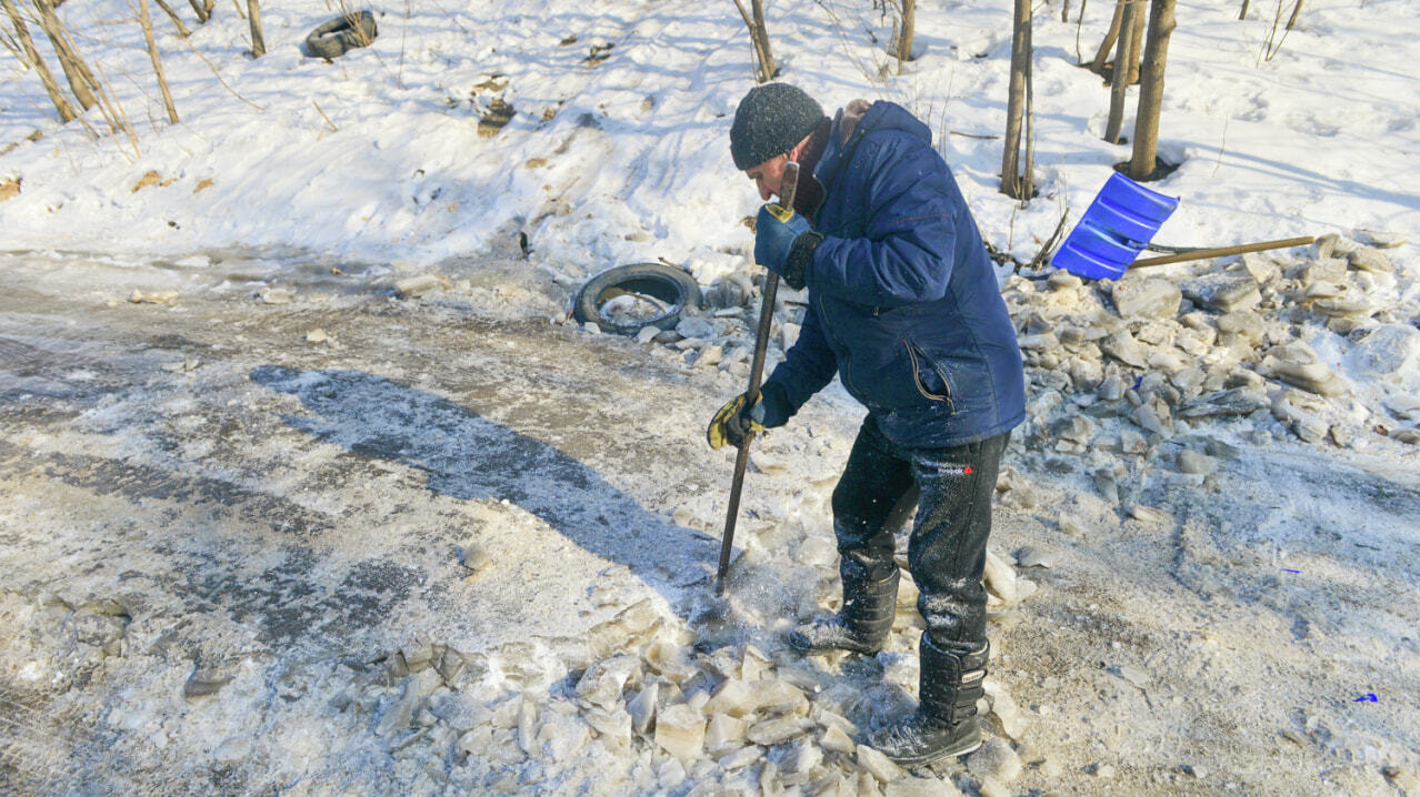 ДТП и покалеченные пешеходы: с гололедом на улицах не справляется мэрия (ФОТО; ПЕРЕКЛИЧКА)
