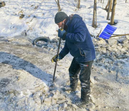 ДТП и покалеченные пешеходы: с гололедом на улицах не справляется мэрия (ФОТО; ПЕРЕКЛИЧКА)