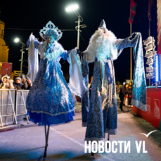 Развлекательная программа с Дедом Морозом и Снегурочкой на центральной площади Владивостока будет проходить ежедневно с 12:00 до 13:00